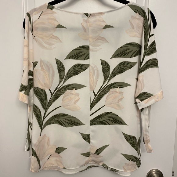 Floral cold shoulder blouse - Picture 2 of 2